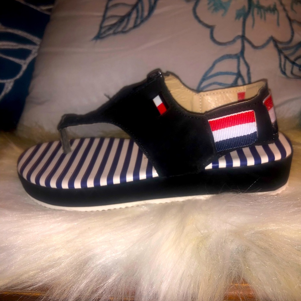 New black sandals ready to wear! Blue and white trim on sides and back.